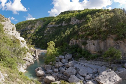 Pont roman à trois arches des Gorges de la Méouge