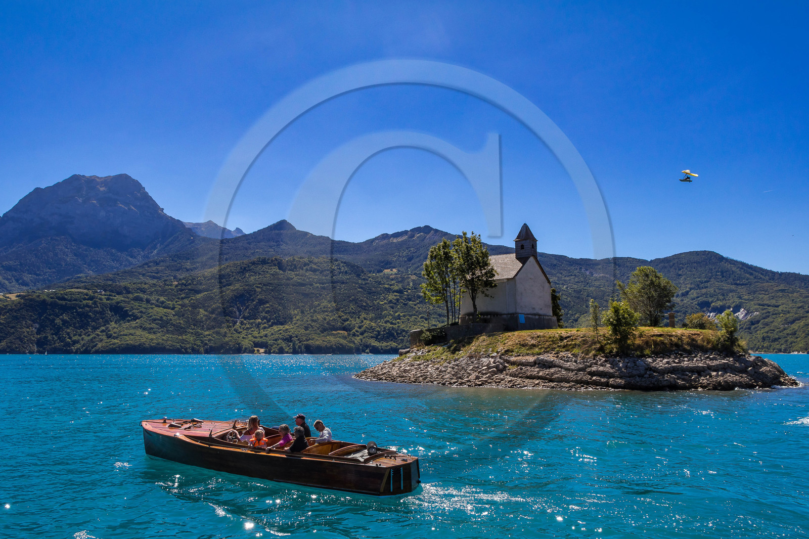 Out Emotion, croisière en vedette en acajou