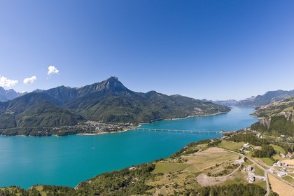 Lac de Serre-Ponçon, Savines-le-Lac et le pont