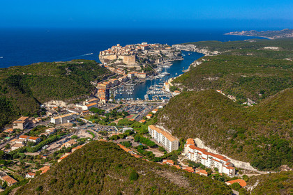 La citadelle et le port de Bonifacio