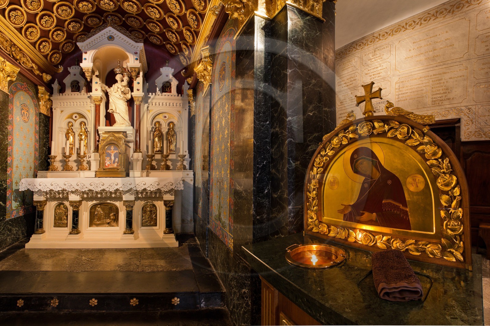 Sanctuaire de Notre-Dame du Laus, chapelle de Bon-Rencontre et la lampe à huile