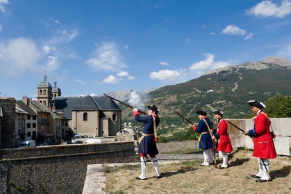 Briançon, l'association Les regiments du passé reconstituent la vie civile et militaire