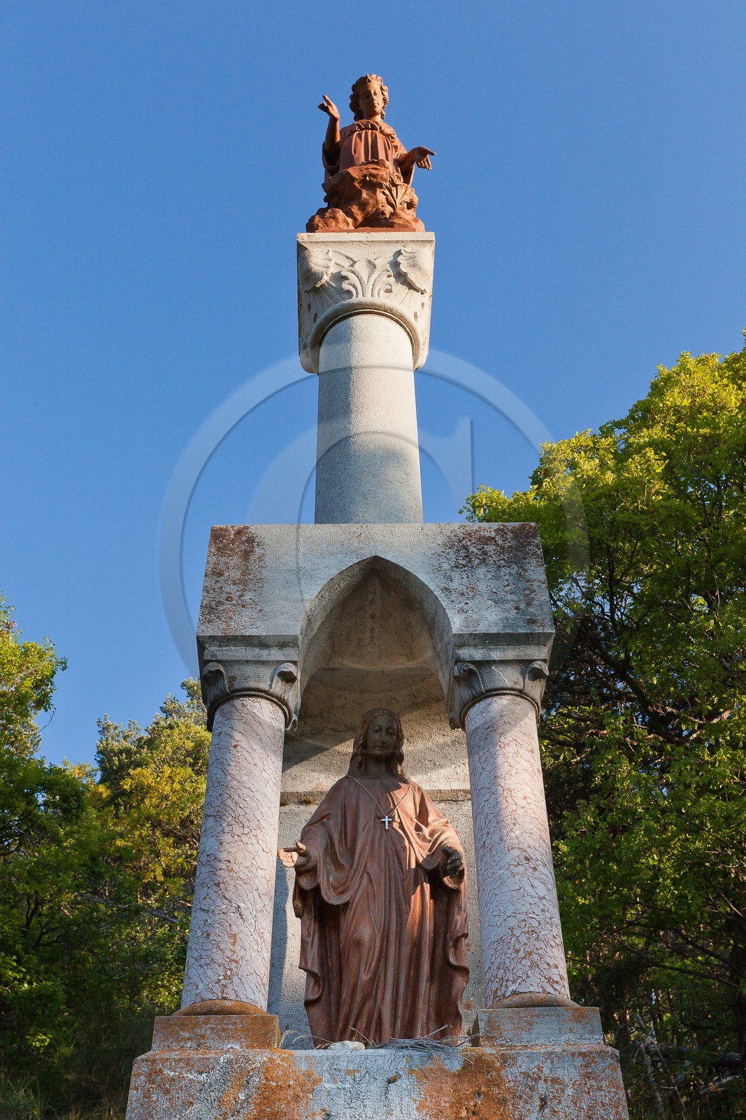 L'oratoire de l'ange est l'endroit où Benoîte a été transportée par l'ange, col de l'Ange