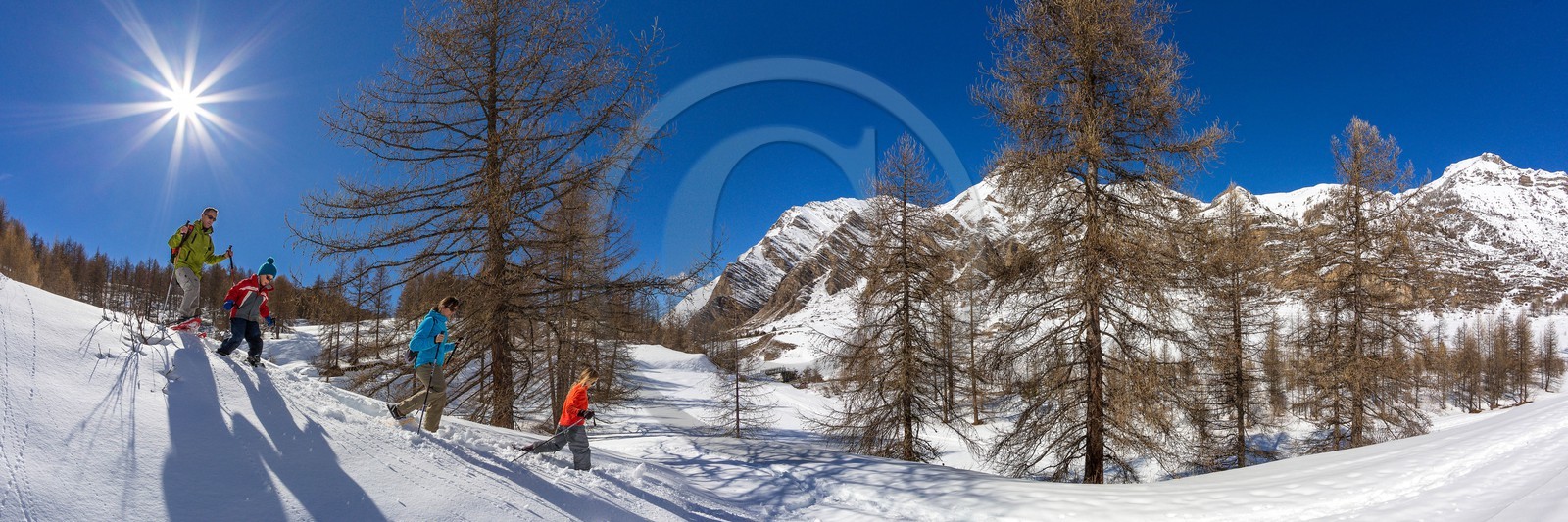 Crévoux, randonnée famille en raquettes à neige