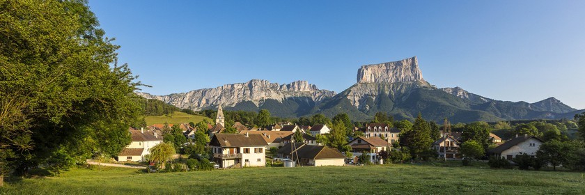 village de Chichilianne (plus beaux village de France) au pied du Mont-Aiguille