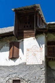 église Saint-Antoine (XVIIe siècle) et l'ancienne Abbaye Chlaisienne du Laverq (XIIe siècle) cadran solaire
