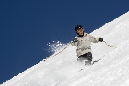 Ski enfant poudreuse