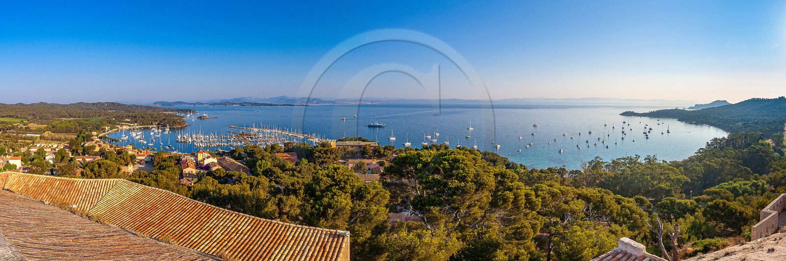 Parc national de Port-Cros, vue de la baie depuis le fort Sainte