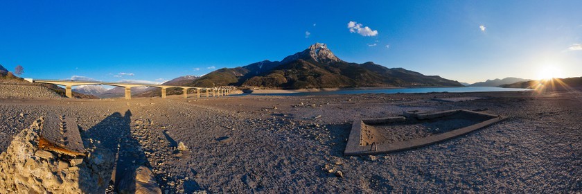 Lac de Serre-Ponçon, Savines-le-Lac, fondations de l'ancien vil