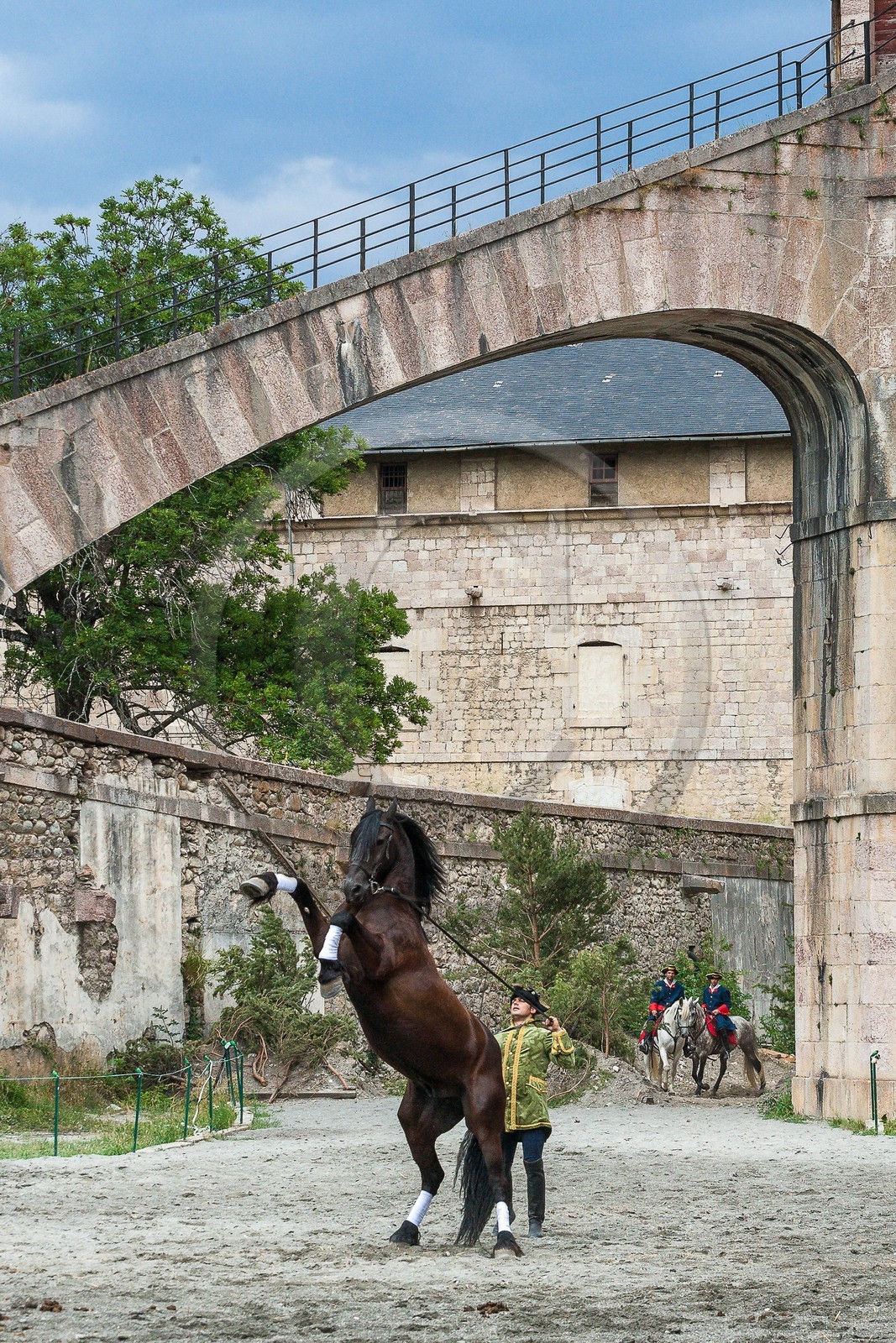 Mont-Dauphin, fortifications Vauban, caserne Rochambeau, spectacle équestre