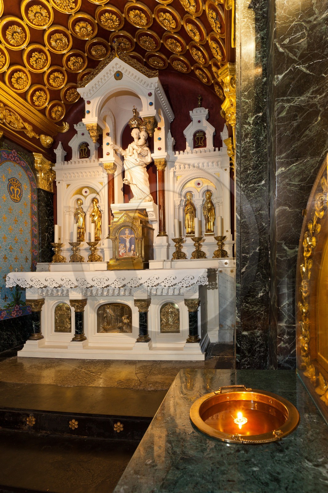 Sanctuaire de Notre-Dame du Laus, chapelle de Bon-Rencontre et la lampe à huile