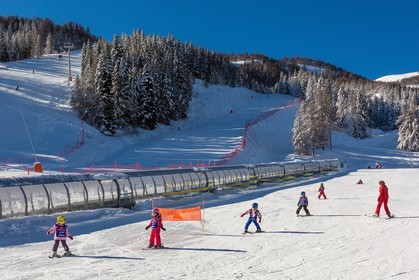 Uvernet-Fours, station de ski de Praloup, école de ski sur le front de neige