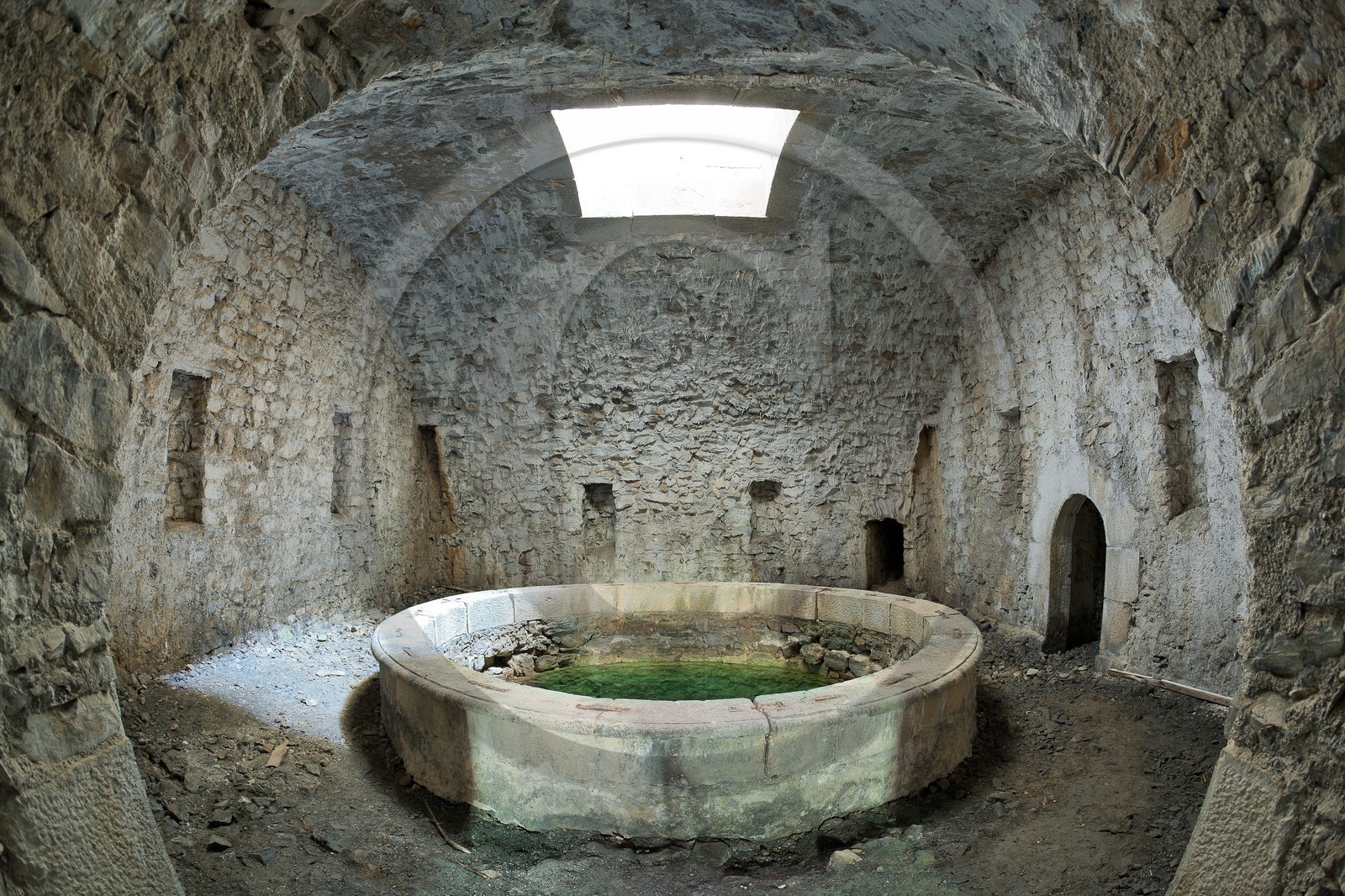 Briançon,citerne abreuvoir de La Communication Y