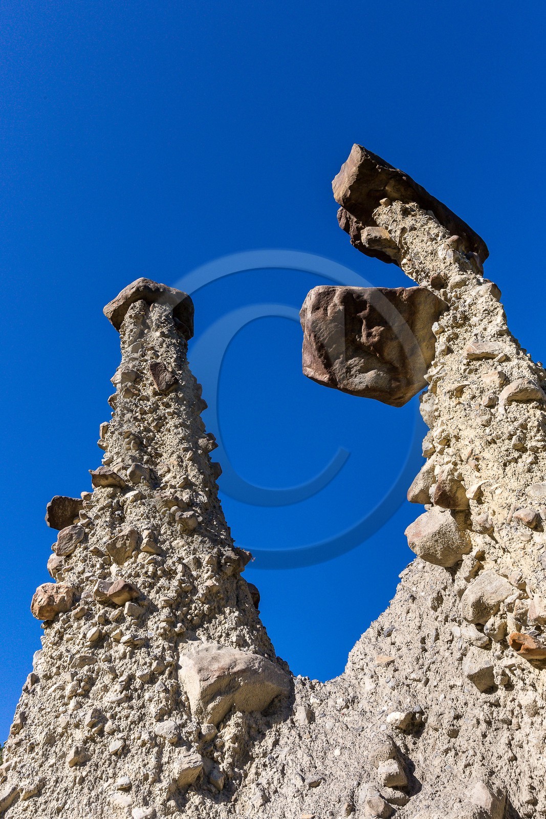 Le Sauze-du-Lac, site classé des Demoiselles Coiffées,  appelées également cheminées de fées