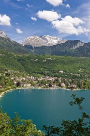 Talloires et Lac d'Annecy vus de la Réserve naturelle du Roc de Chère,