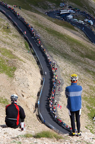 Tour de France 2011, arrivée au sommet du col du Galibier (altitude 2 6421 m)