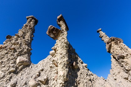 Le Sauze-du-Lac, site classé des Demoiselles Coiffées,  appelées également cheminées de fées