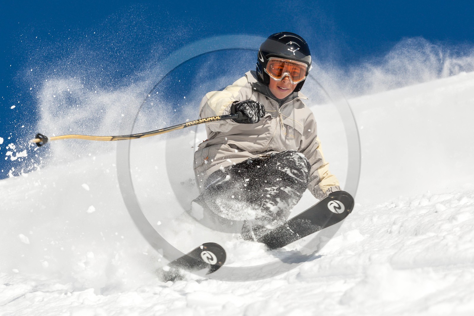 Ski enfant poudreuse