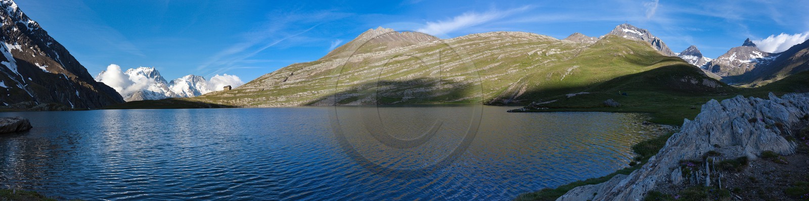 Refuge, Lac du Goléon et la Meije