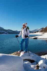Lac de Serre-Ponçon, vallée de l'Ubaye, randonnée en raquettes à neige