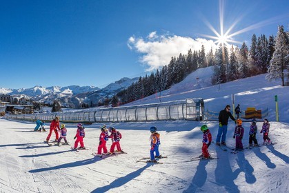 Uvernet-Fours, station de ski de Praloup, école de ski sur le front de neige