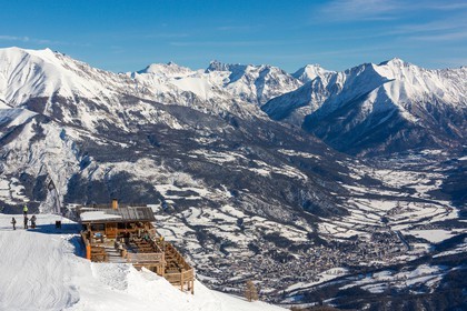 Uvernet-Fours, station de ski de Praloup, restaurant d'altitude Le Peguieou
