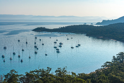 Parc national de Port-Cros, vue de la baie depuis le fort Sainte-Agathe