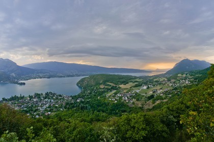Réserve naturelle du Roc de Chère, Lac d'Annecy