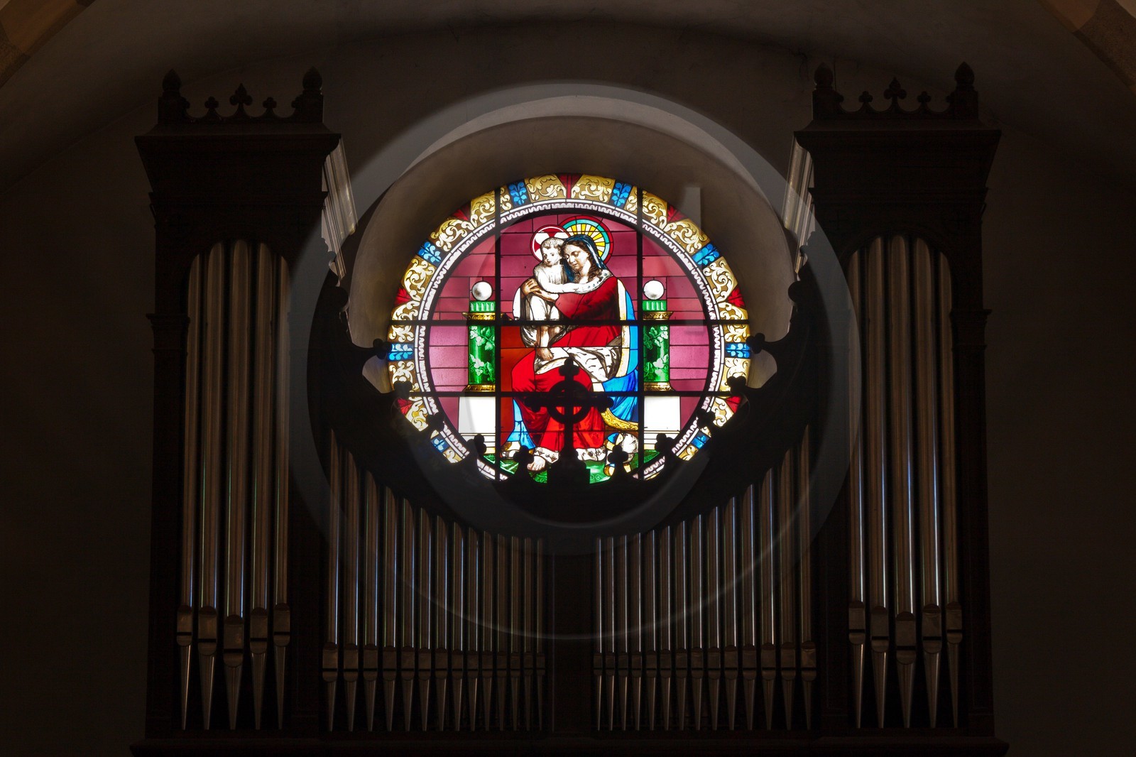 Vitrail du fronton de l'église