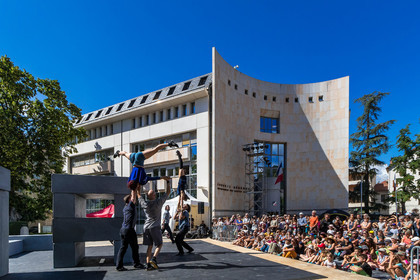Festival Arts De Rue, Tous dehors (enfin) ! Block, Cie NoFit State Circus & Motion House - cirque & danse