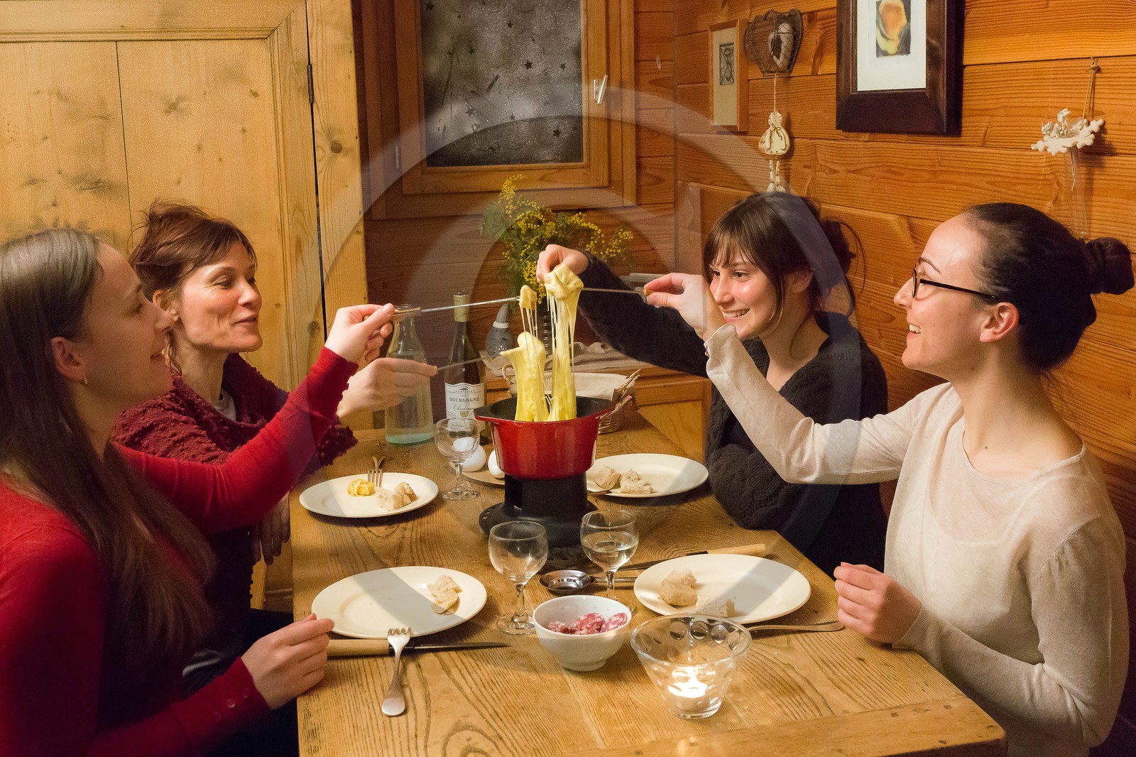 La fondue savoyarde est un plat régional de la gastronomie française