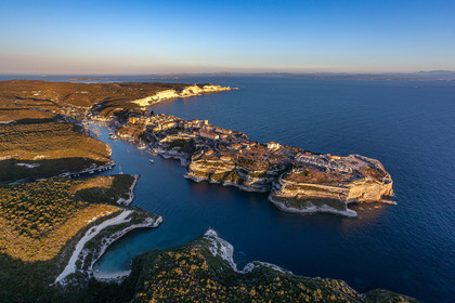 La citadelle et le port de Bonifacio
