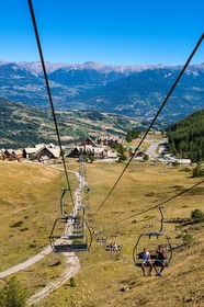 Pays de Serre-Ponçon, Réallon et les Aiguilles de Chabrières, télésiège des Aurans