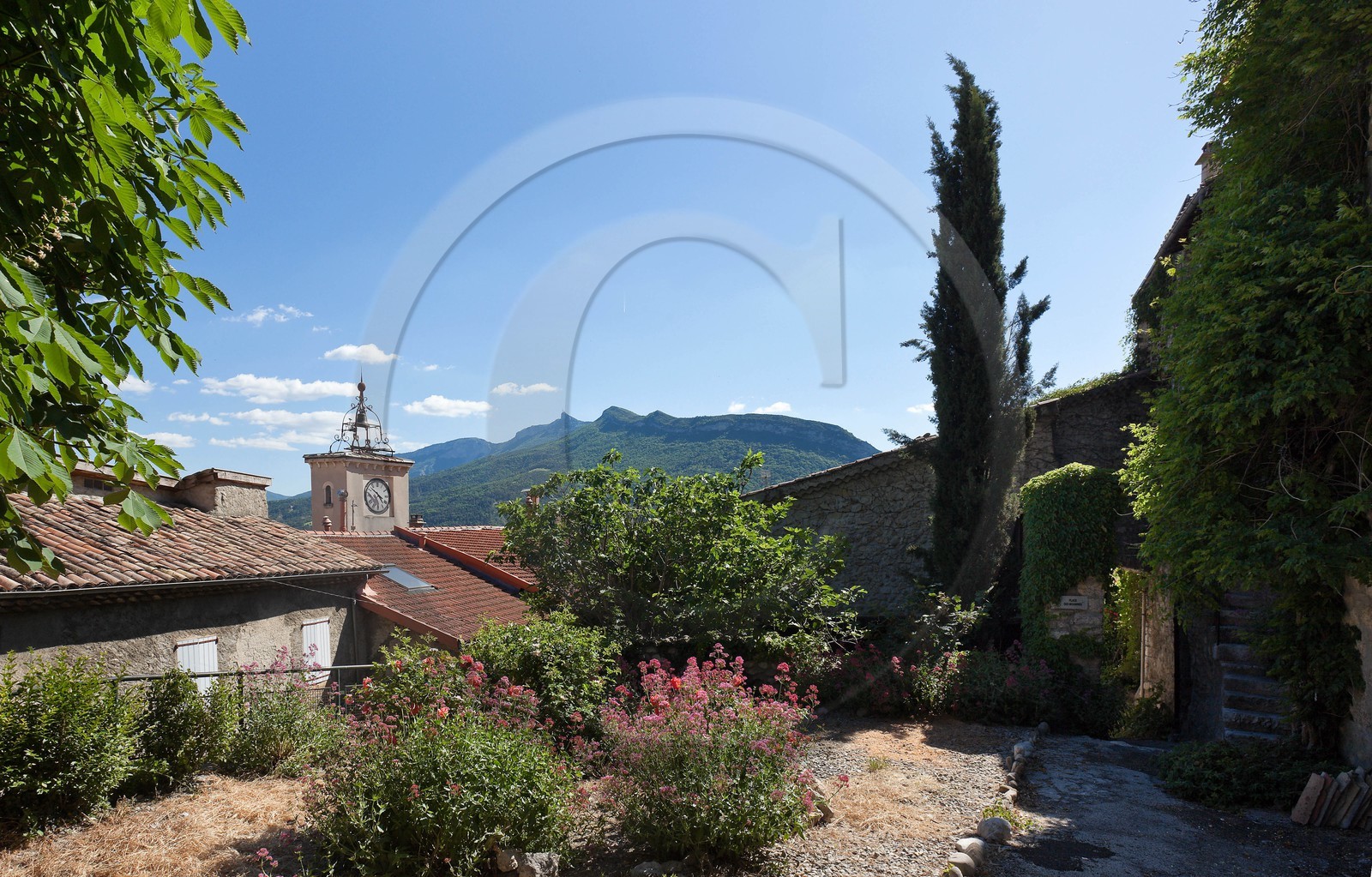 vallée du Buech, village de Serres