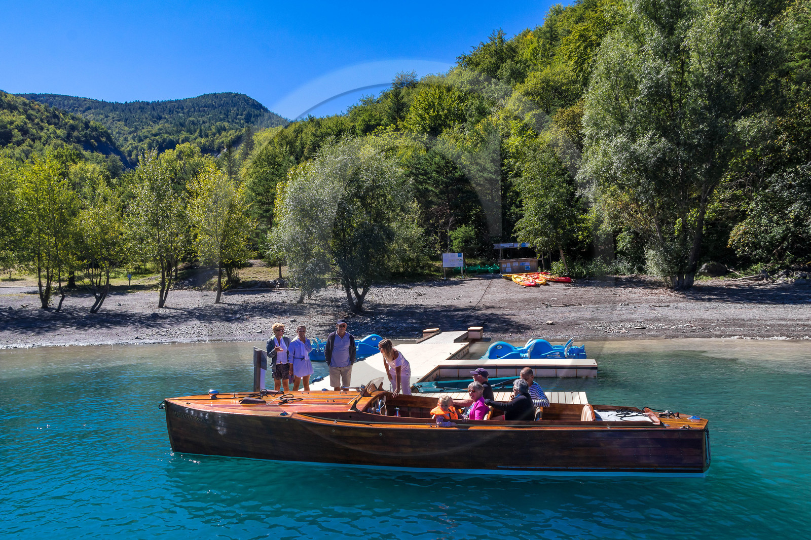 Out Emotion, croisière en vedette en acajou