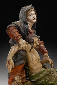 Village de l'Epine, église paroissiale du XIXème siècle recèle une pietà en bois sculptée datant du XIème siècle