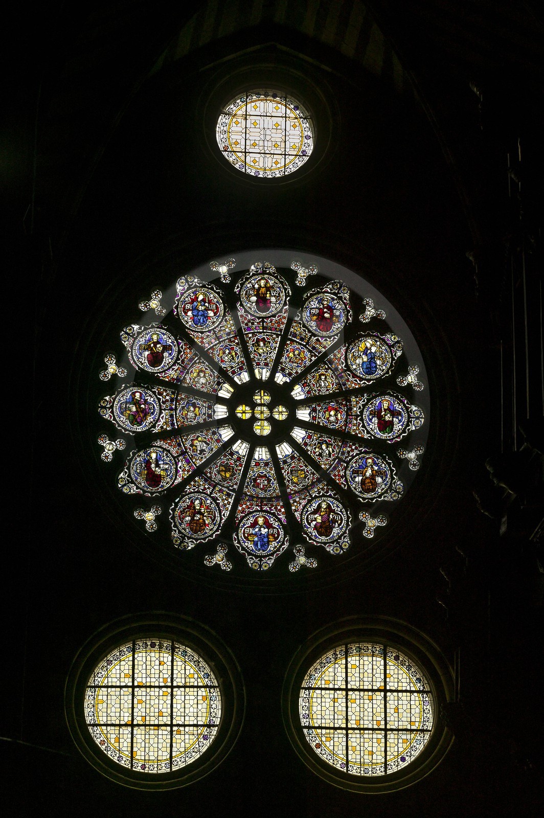 Embrun, Cathédrale Notre-Dame du Réal, Vitrail grande rosace