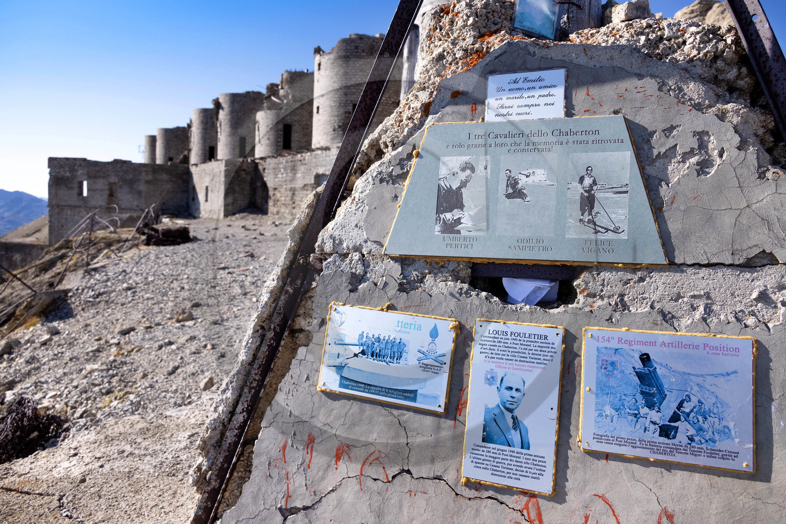 Fort du Chaberton et les ruines de l'ancien camp militaire