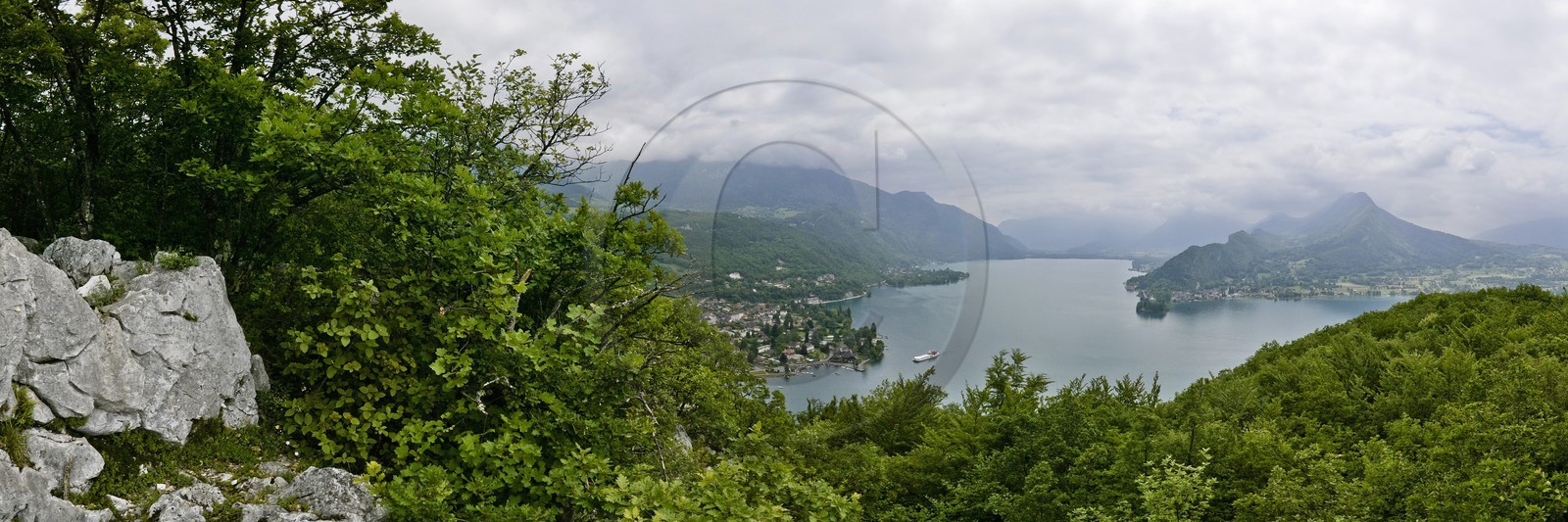 Réserve naturelle du Roc de Chère, Lac d'Annecy