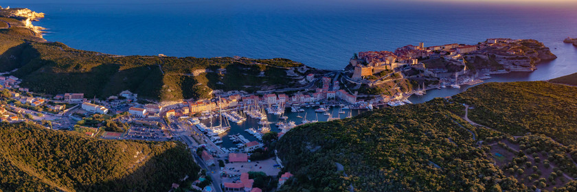 La citadelle et le port de Bonifacio