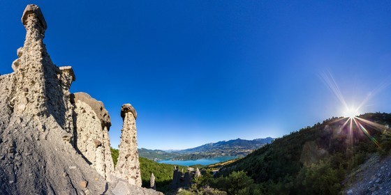Le Sauze-du-Lac, site classé des Demoiselles Coiffées,  appelées également cheminées de fées