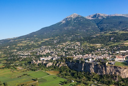 La ville d'Embrun est construite sur un roc et domine la Durance