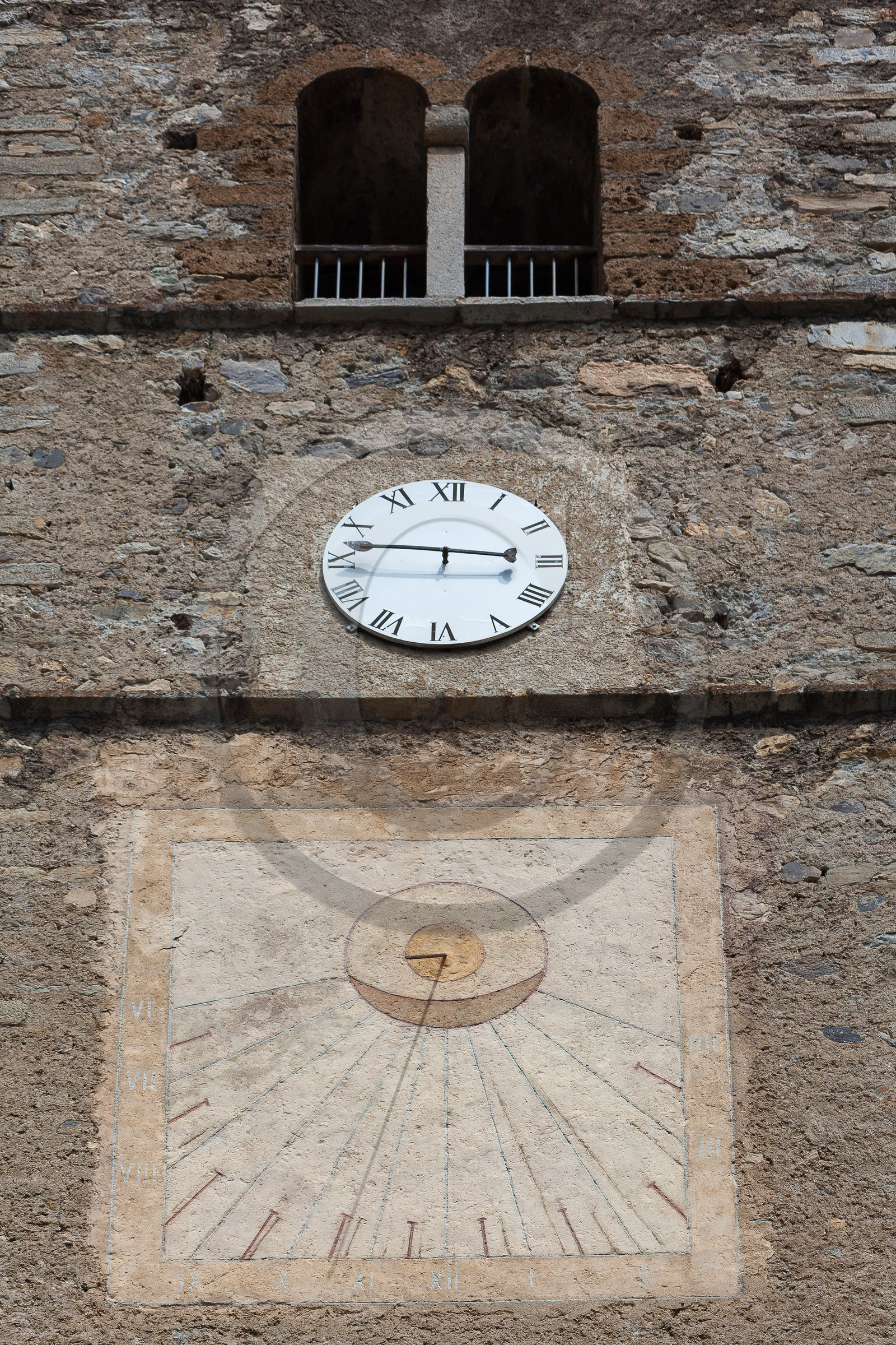 Église Saint-Laurent des Vigneaux, cadran solaire
