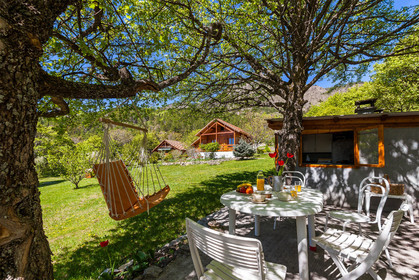 Chalet Carpe Diem, Gîte de France 3 ***, la terrasse ombragée