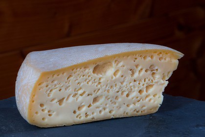 GAEC de la Tuilerie, fromage à raclette La Tuile Fondante à déguster cru ou cuite
