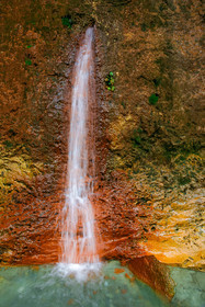 Réserve naturelle des Contamines-Montjoie, source ferrugineuse dans le torrent de Tré-la-Tête
