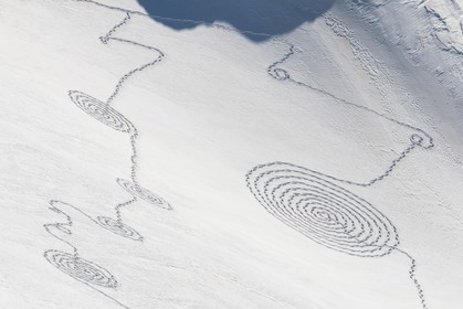 Serre-Chevalier, Snow drawings, une œuvre de l'artiste Sonja Hinrichsen