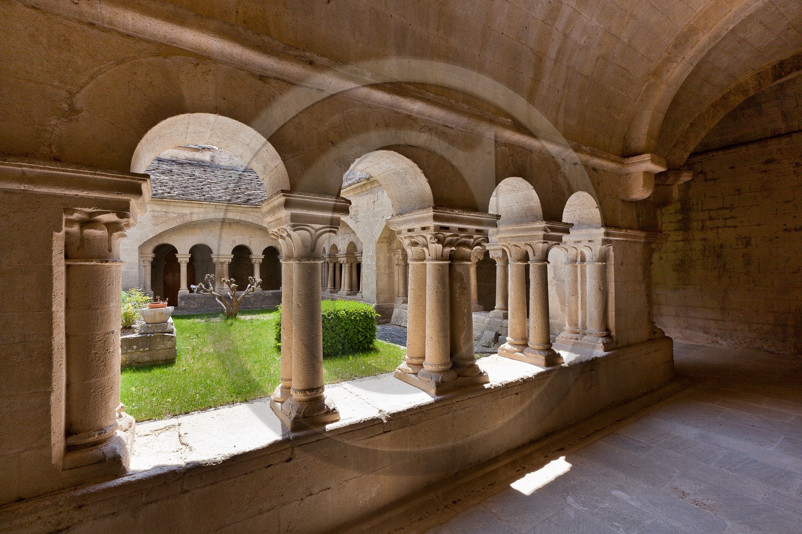 Prieuré Notre-Dame de Ganagobie,  cloître roman