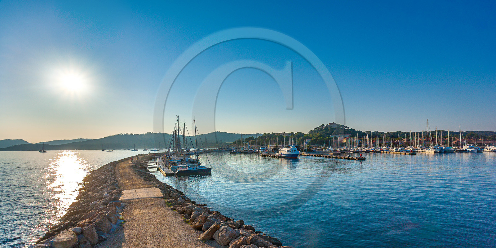 Parc national de Port-Cros, bateaux au port