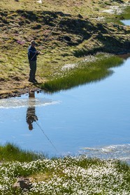 Orcières 1850, pêcheurau lac Jumeaux
